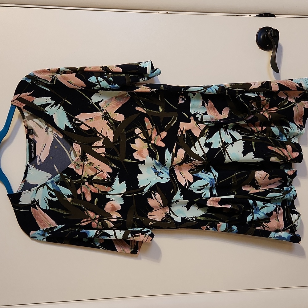 Nina Leonard Floral Print Front Pockets Short Sleeve Tunic Medium
